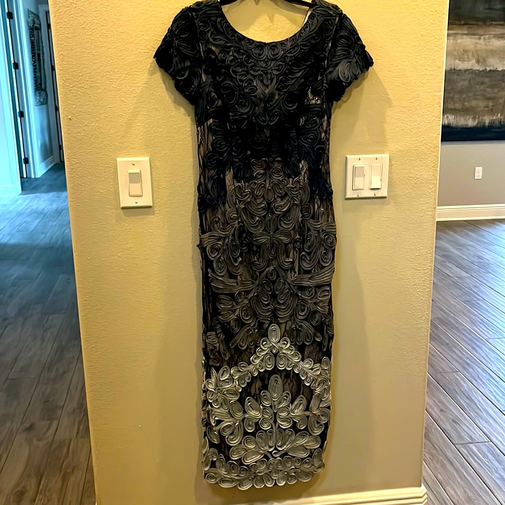 zippered back with v neck ankle length wore once for wedding  non smoker